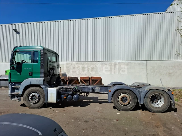 Man vrachtwagen - afbeelding 5 van  46