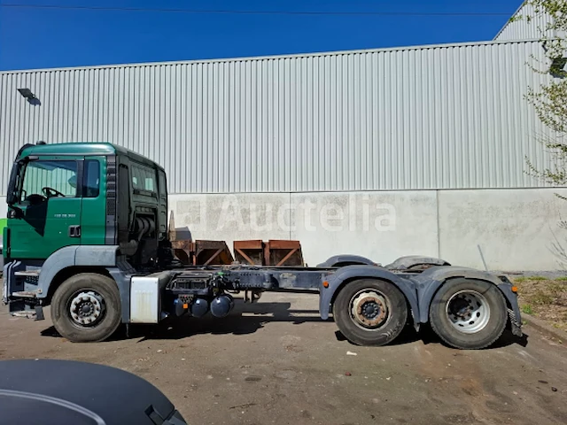Man vrachtwagen - afbeelding 8 van  46