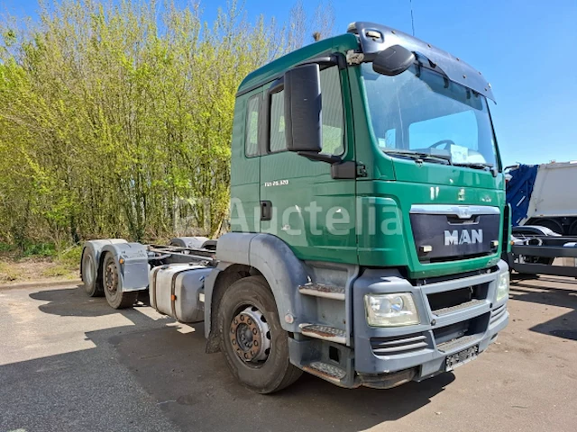 Man vrachtwagen - afbeelding 12 van  46