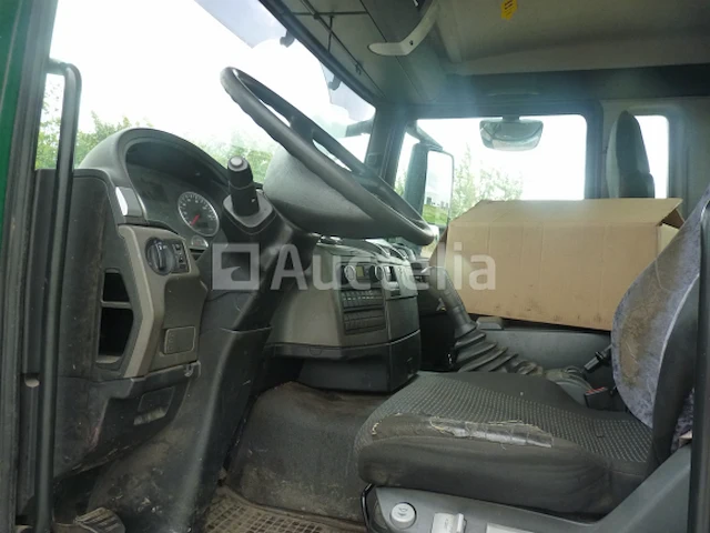 Man vrachtwagen - afbeelding 32 van  46