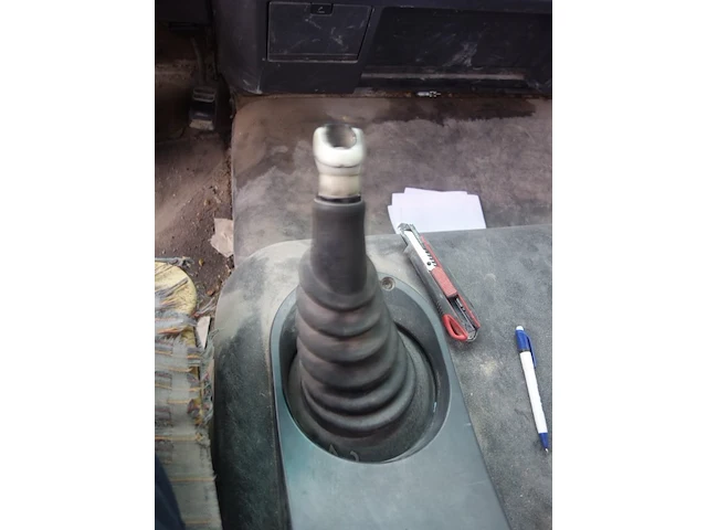 Man vrachtwagen - afbeelding 3 van  23