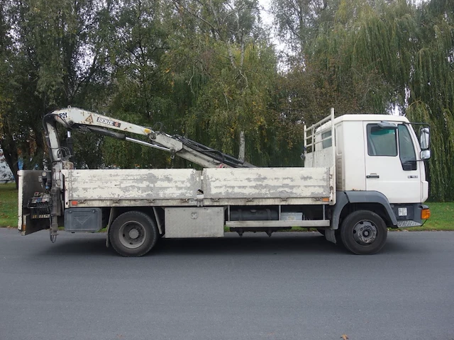 Man vrachtwagen - afbeelding 12 van  23