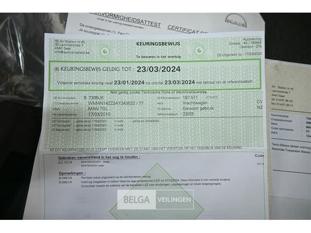 Man vuilniswagen / vrachtwagen - afbeelding 7 van  25