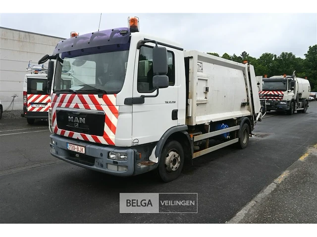 Man vuilniswagen / vrachtwagen - afbeelding 1 van  25