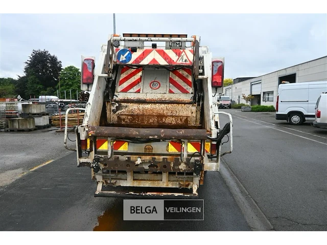 Man vuilniswagen / vrachtwagen - afbeelding 15 van  25