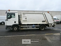 Man vuilniswagen / vrachtwagen - afbeelding 12 van  25