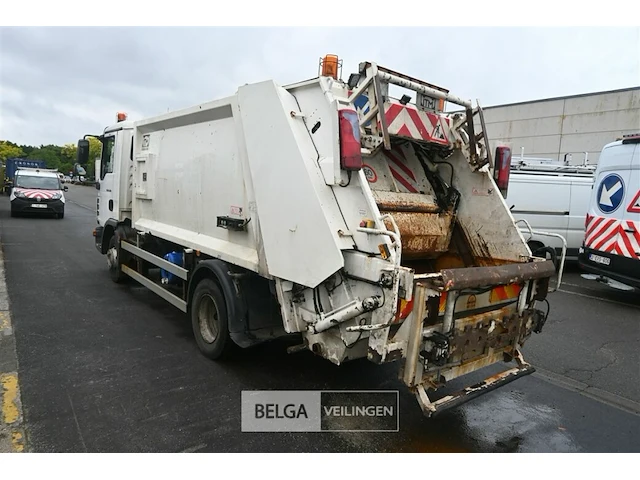 Man vuilniswagen / vrachtwagen - afbeelding 19 van  25