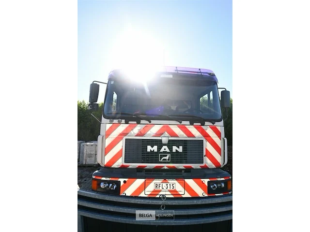 Man vuilniswagen - afbeelding 5 van  25