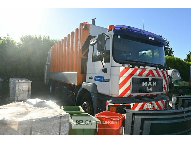 Man vuilniswagen - afbeelding 11 van  25