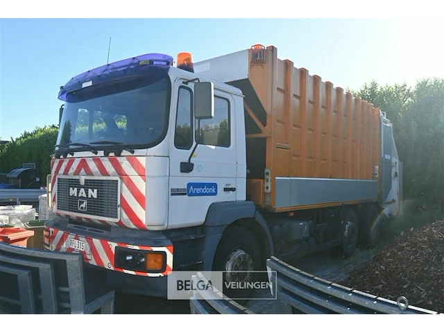 Man vuilniswagen - afbeelding 1 van  25