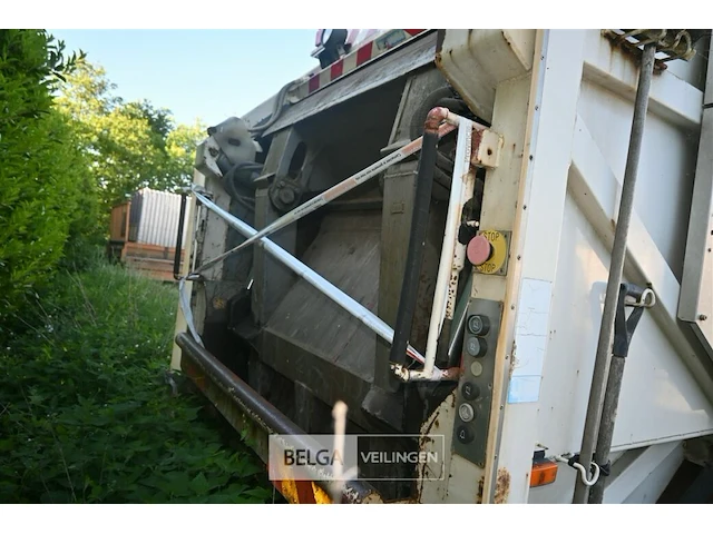 Man vuilniswagen - afbeelding 14 van  25
