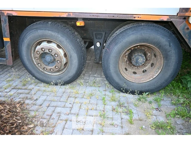 Man vuilniswagen - afbeelding 18 van  25