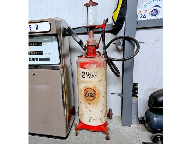 Mancave vintage brandstofpomp 'esso' (marge) - afbeelding 1 van  1