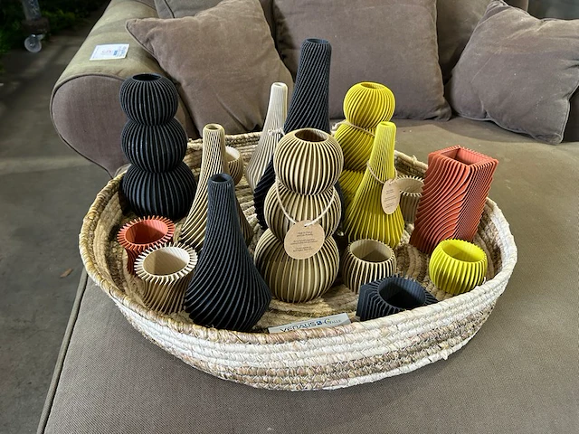 Mand met decoratie - afbeelding 1 van  6