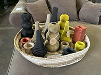 Mand met decoratie