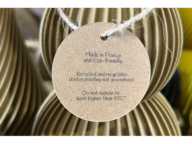 Mand met decoratie - afbeelding 3 van  6
