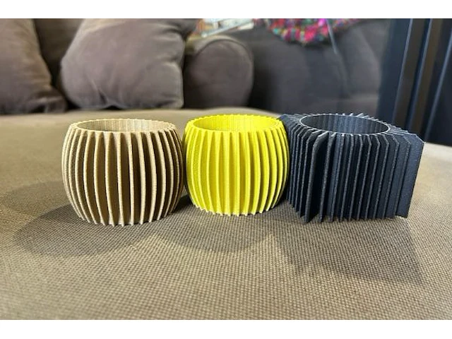 Mand met decoratie - afbeelding 4 van  6