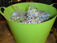 Mand vol confetti - afbeelding 1 van  3