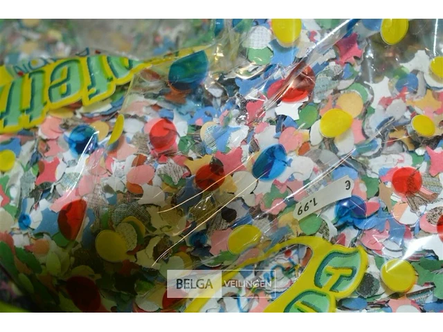 Mand vol confetti - afbeelding 3 van  3