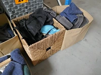 Manden en tafelkleedjes - afbeelding 4 van  4