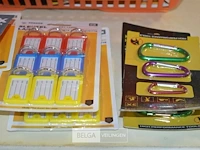 Mandje met ±20 dw pak sleutelhangers. - afbeelding 2 van  3