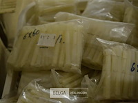 Mandje met pluggen - afbeelding 2 van  3