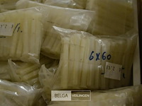 Mandje met pluggen - afbeelding 3 van  3