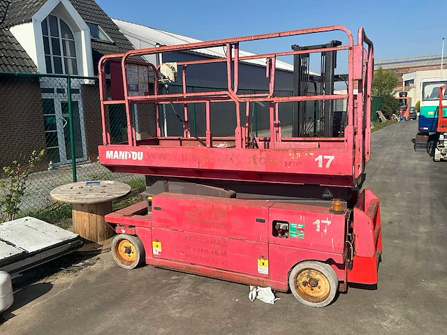 Manitou schaarlift - afbeelding 1 van  17