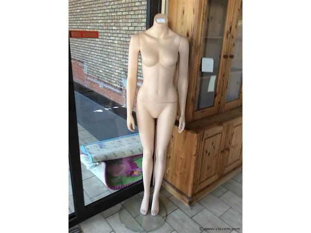 Mannequin pop vrouw - afbeelding 1 van  2