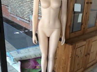 Mannequin pop vrouw - afbeelding 1 van  2