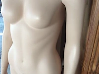 Mannequin pop vrouw - afbeelding 2 van  2