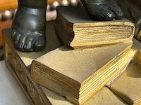 Mantelklok en bronzen kandelaars - afbeelding 10 van  19