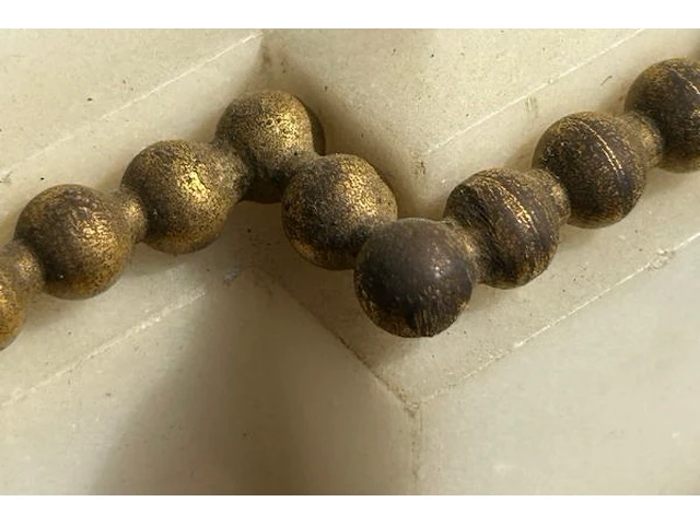 Mantelklok en bronzen kandelaars - afbeelding 11 van  19