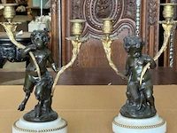 Mantelklok en bronzen kandelaars - afbeelding 14 van  19