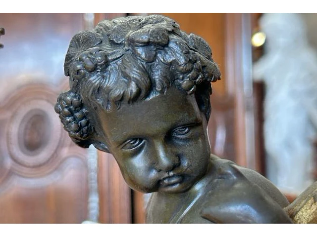 Mantelklok en bronzen kandelaars - afbeelding 15 van  19
