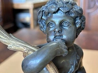 Mantelklok en bronzen kandelaars - afbeelding 16 van  19