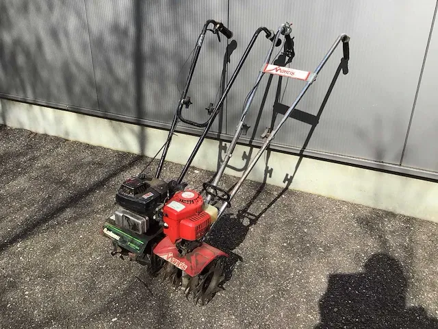 Mantis/bolens mini benzine grondfrees (2x) - afbeelding 1 van  4