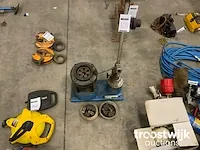 Manuele bediende hydraulische pers voor autoairco slangen - afbeelding 1 van  5