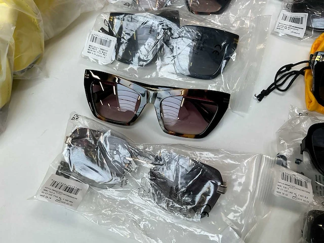 Marc jacobs zonnebril (16x) - afbeelding 11 van  12