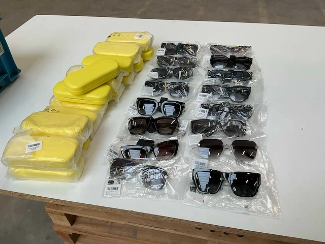 Marc jacobs zonnebril (16x) - afbeelding 1 van  13