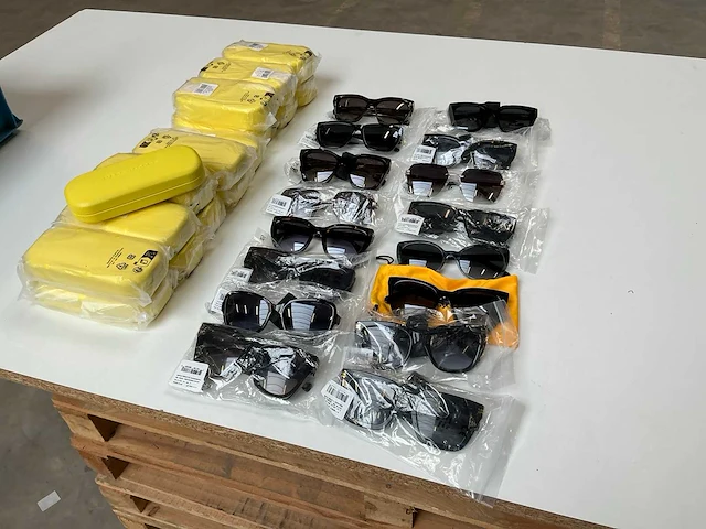 Marc jacobs zonnebril (16x) - afbeelding 1 van  11