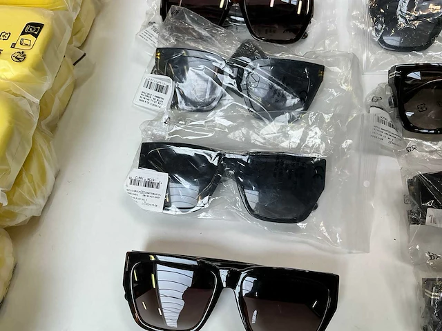 Marc jacobs zonnebril (17x) - afbeelding 7 van  13