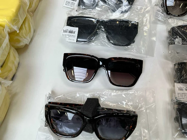 Marc jacobs zonnebril (17x) - afbeelding 8 van  13