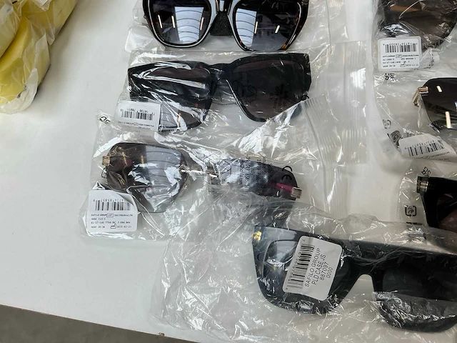 Marc jacobs zonnebril (17x) - afbeelding 10 van  13