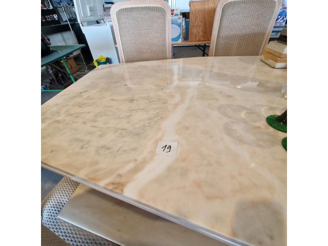 Marmeren tafel en zes stoelen - afbeelding 3 van  3