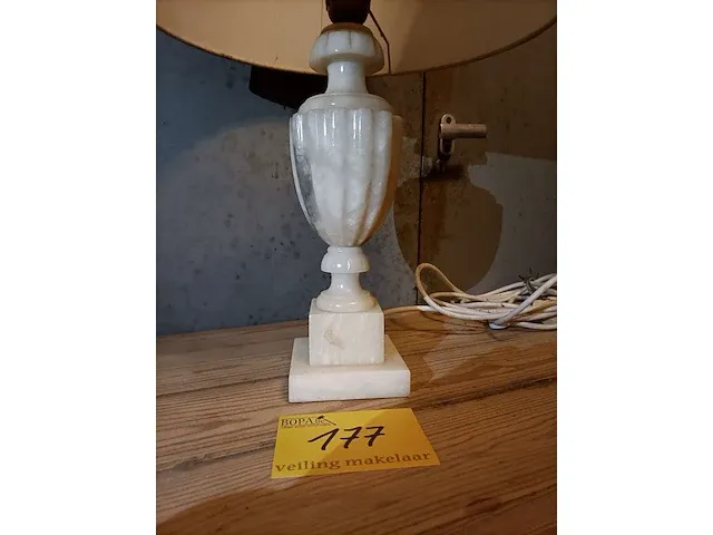 Marmeren tafellamp met kap - afbeelding 2 van  5