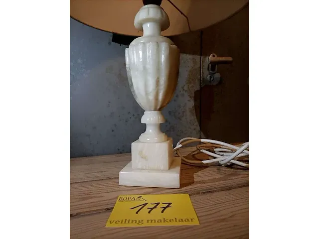 Marmeren tafellamp met kap - afbeelding 4 van  5