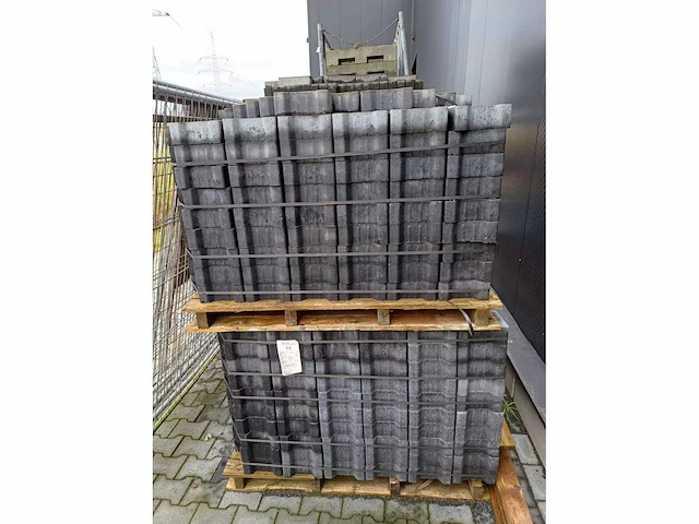 Martens beton - partij klinkers h-profielstenen zwart (7x pallet) - afbeelding 1 van  5
