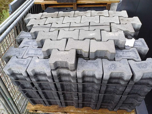 Martens beton - partij klinkers h-profielstenen zwart (7x pallet) - afbeelding 2 van  5