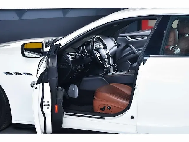 Maserati ghibli q4 sedan 3,0l v6 - 2015 - afbeelding 11 van  100